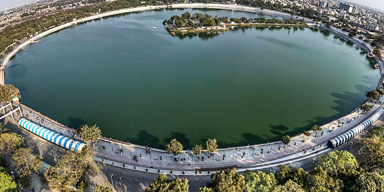 Kankaria Lake Ahmedabad (Entry Fee, Timings, Best time to visit, Images &  Location) - Ahmedabad Tourism 2023